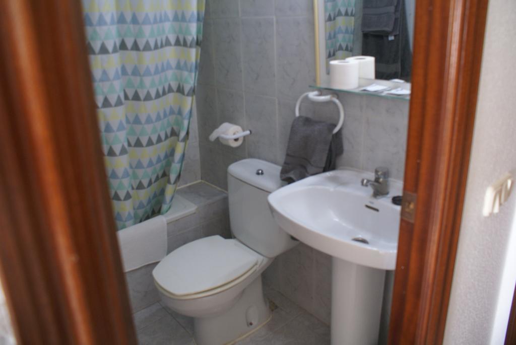 Hostal Velasco Valdelacalzada Eksteriør billede
